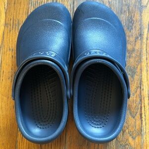 Crocs Unisex-Adult Bistro Clogs, Slip Resistant Work Shoe size 9 womens